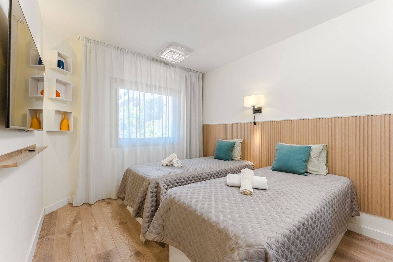 Bedroom with two single beds